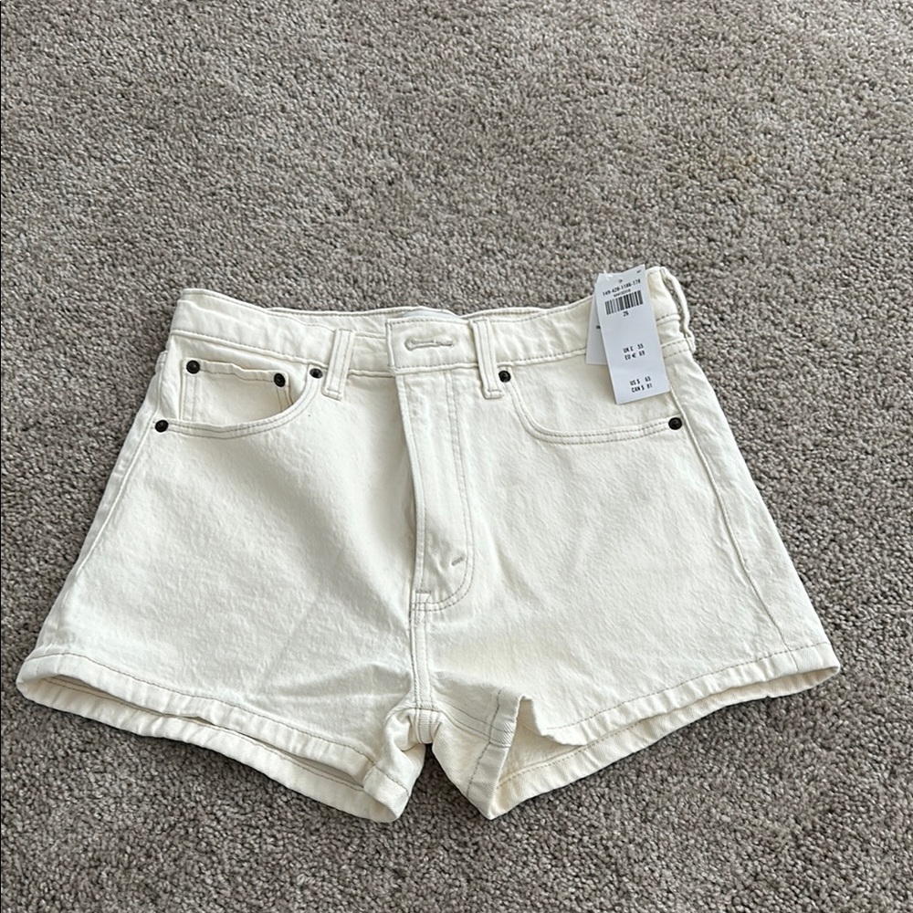 Abercrombie The Mom Short High Rise Size 26 NWT